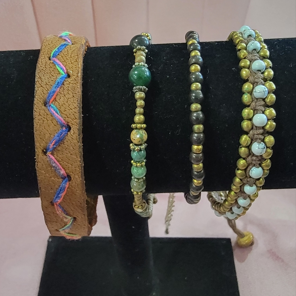 Bundle of 4 ankle bracelets!